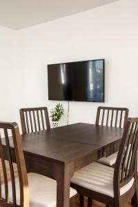 TV a/nebo společenská místnost v ubytování Outlet-Apartment Metzingen