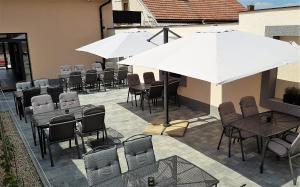 Reštaurácia alebo iné gastronomické zariadenie v ubytovaní Penzion U Křížku