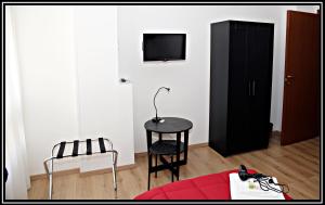 Televízia a/alebo spoločenská miestnosť v ubytovaní Tosca B&B