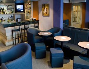 Lounge nebo bar v ubytování Plaza Inn Express