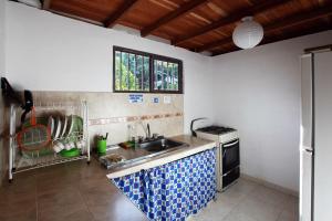 a kitchen with a sink and a stove at Claro de Luna in Salento