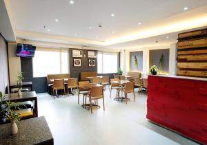 a restaurant with a dining room with tables and chairs at Fersal Hotel Kalayaan, Quezon City in Manila