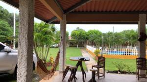 a patio with a table and chairs and a yard at Cabañas Azuero 