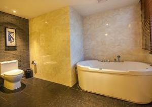 ห้องน้ำของ Fliport Garden Hotel Wuyishan