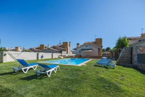The swimming pool at or close to Casa Neus Barà