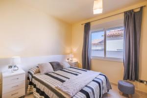 A bed or beds in a room at Casa Neus Barà