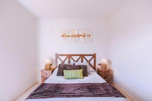 A bed or beds in a room at Casa Neus Barà