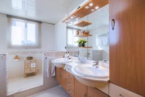 A bathroom at Casa Neus Barà