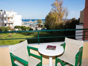 a patio with a table and chairs on a balcony at Sunrise Hotel in Agia Ermioni