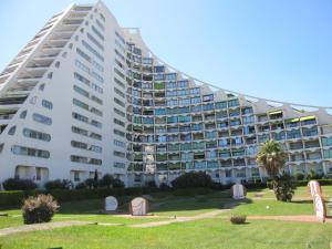 a large white building with a lawn in front of it at APPARTEMENT DUPLEX 71 m2 - 4 personnes in La Grande Motte