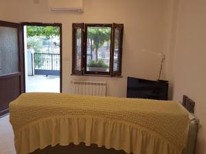 a bedroom with a bed and a tv and a window at Studio Apartman D&D in Banjole