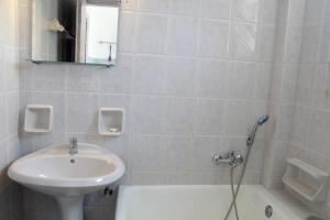 a bathroom with a sink and a toilet and a sink at Bel Momento in Alikanas