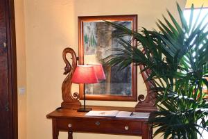 a desk with a lamp and a potted plant at Haciendas del Valle - Casa San Miguel in Valle de Guerra