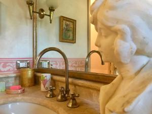 Ένα μπάνιο στο Casale degli Ulivi