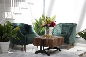A seating area at BiBo Suites Oro del Darro