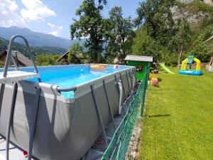 Swimming pool sa o malapit sa Turistična kmetija Pri Andreju