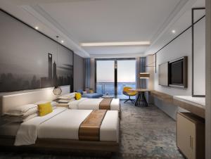 Uma cama ou camas num quarto em The Qube Hotel Shanghai Sanjiagang - Offer Pudong International Airport and Disney shuttle