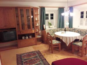 a living room with a table and a tv at Ferienhaus im Thermenland (Loipersdorf, Blumau) in Ilz