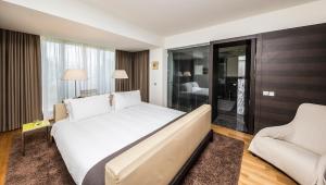Säng eller sängar i ett rum på Hotel Nikopolis