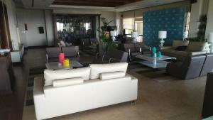A seating area at Urb. Valle Romano Capitolio 11B-C