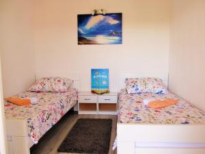 Postel nebo postele na pokoji v ubytování Apartmani Mala Sirena