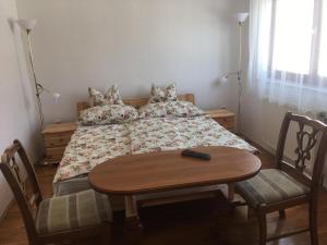 Postel nebo postele na pokoji v ubytování Csók Apartmanház
