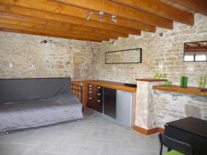Η κουζίνα ή μικρή κουζίνα στο Le Haut Fontaine : gîte 4/5 pers. ou site entier 9 pers +18 φωτογραφίες