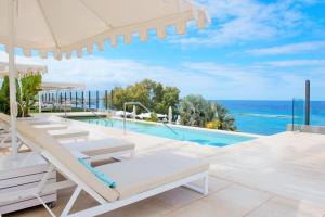 Bazén v ubytování JOIA Salomé by Iberostar -Adults Only nebo v jeho okolí