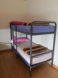 a bunk bed with two bunk beds in a room at Albergue el convento de Foncebadon in Foncebadón