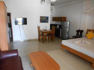 a living room with a bed and a table at Shanith Guesthouse Negombo in Negombo