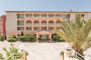 an exterior view of a large building with a courtyard at Résidence Pierre & Vacances Premium Les Calanques des Issambres in Les Issambres
