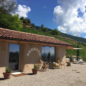 a house with a patio with a table and chairs at CalVenere in Calvene