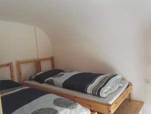 Postel nebo postele na pokoji v ubytování Horská chata Plzeňka Pernink