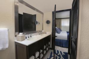 Krevet ili kreveti u jedinici u okviru objekta Westgate Cocoa Beach Resort