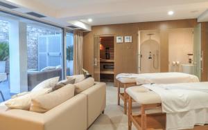 Postel nebo postele na pokoji v ubytování Adriana Hvar Spa Hotel