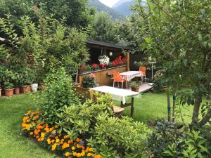 A garden outside Gästehaus Dullnig