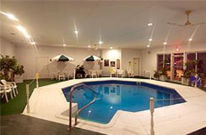 a large swimming pool in a large room at Colonel Williams Resort and Suites in Lake George