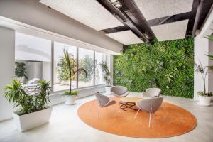 Ein Sitzbereich in der Unterkunft Planet Hotels ONE - Adults Only 16 years