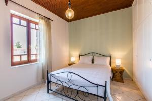 A bed or beds in a room at Femina