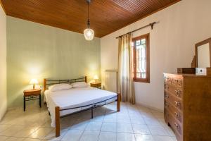 A bed or beds in a room at Femina