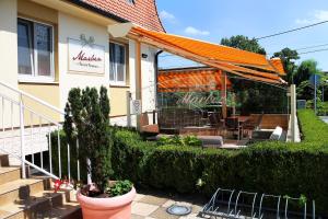 Vonkajšia záhrada v ubytovaní Marben Panzió