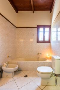 A bathroom at Femina
