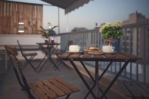Uma varanda ou terraço em Bedbox Hostel