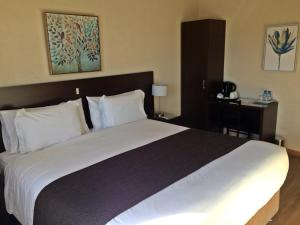 Łóżko lub łóżka w pokoju w obiekcie Hotel Plaza Cienfuegos