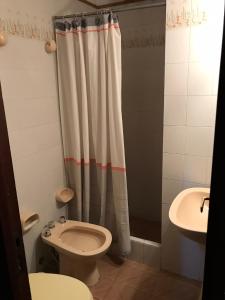 Foto de la galería de Cabaña frente al lago en San Martín de los Andes