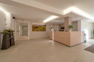 The lobby or reception area at Vineus Tramin