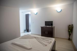 Postel nebo postele na pokoji v ubytování Andreea Residence Mamaia Nord