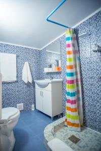 Koupelna v ubytování Andreea Residence Mamaia Nord + 37 fotografií