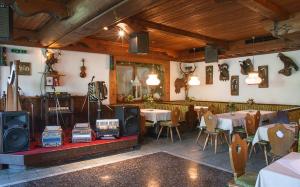 a restaurant with tables and televisions in a room at Gasthof Jägerklause in Stummerberg