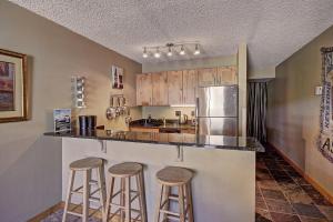 Η κουζίνα ή μικρή κουζίνα στο Fp114 Foxpine Inn Condo +31 φωτογραφίες